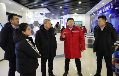 �й��������к�����ʡ���е�ί��ǡ��г�����һ�е�ɭ��������-׷�󽡿�,����һ��ɳ��߷õ���